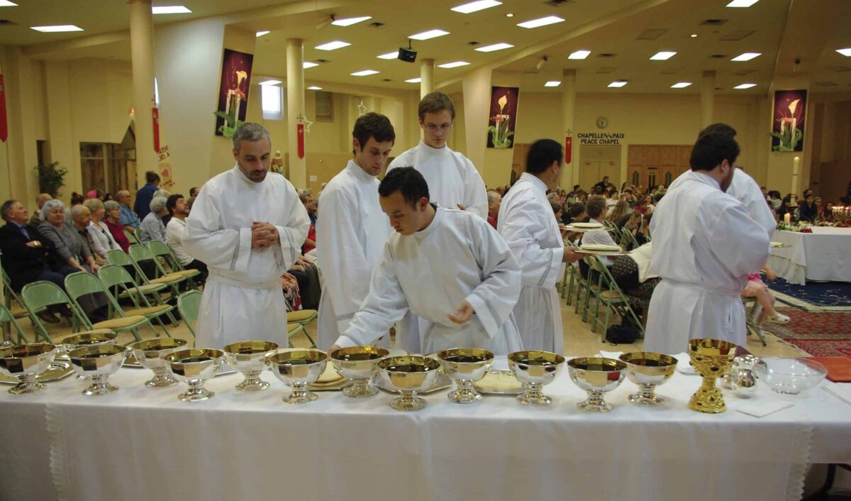 Ricardo, au centre de la photo (photos: courtoisie Séminaire Redemptoris Mater).
